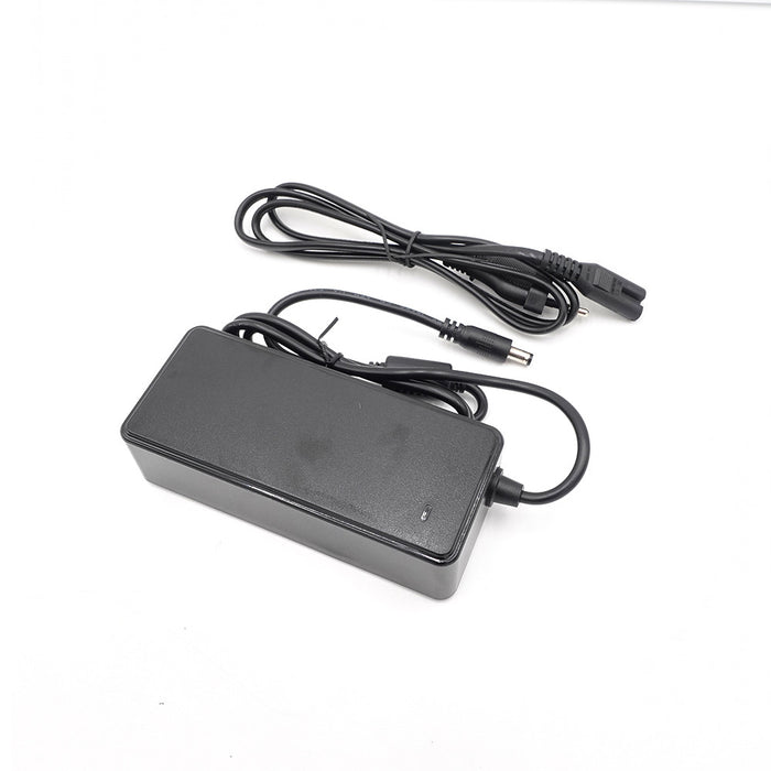 Chargeur 36V - 42V / 2A (connecteur DC 5.5 - 2.1mm) Chargeur 36V - 42V / 2A (connecteur DC 5.5 - 2.1mm)