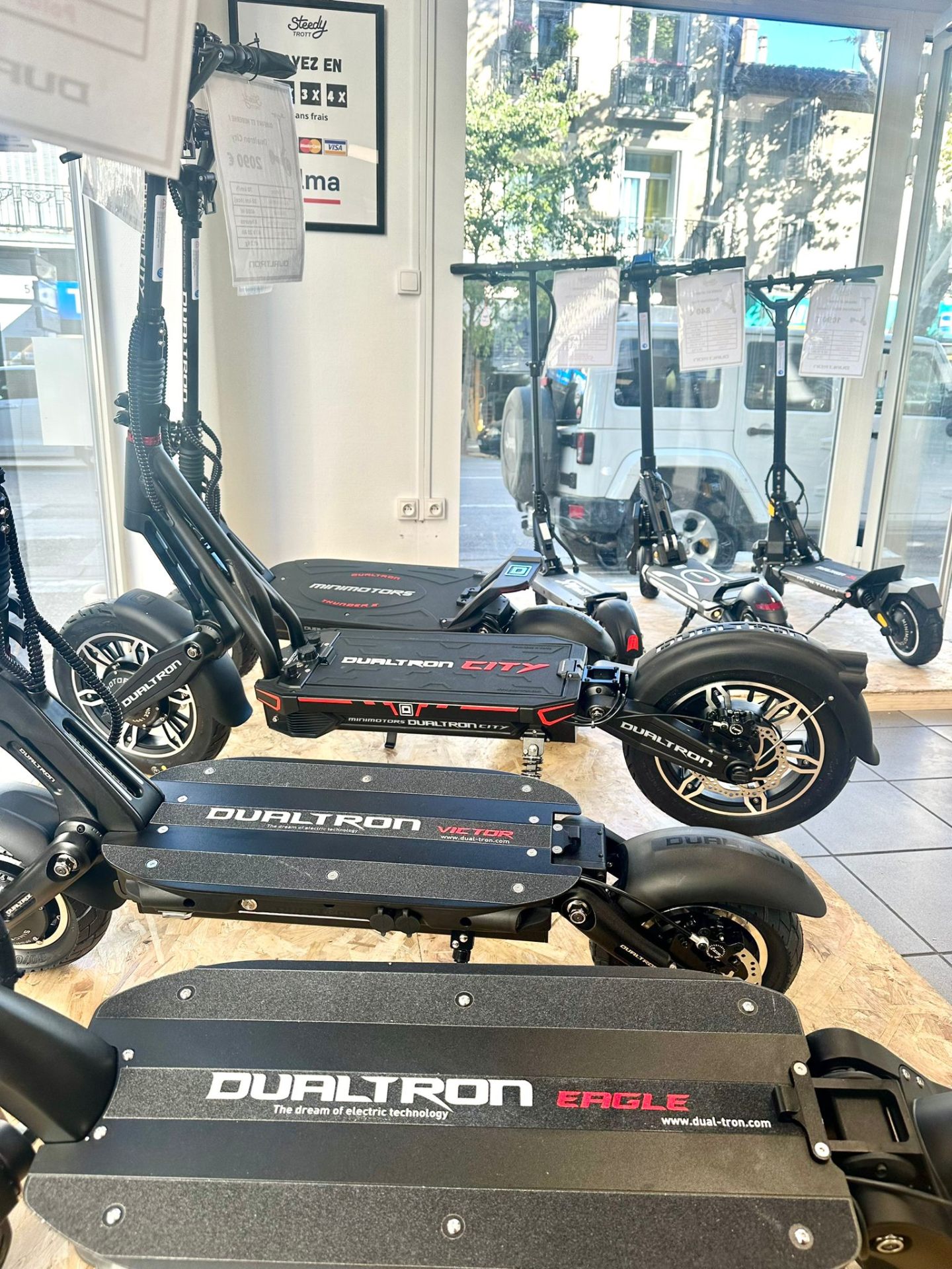 Showroom trottinettes électriques Steedy Trott Bouc-Bel-Air
